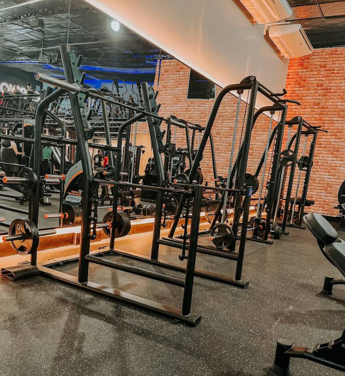 Equipamentos modernos da Biosync Fitness